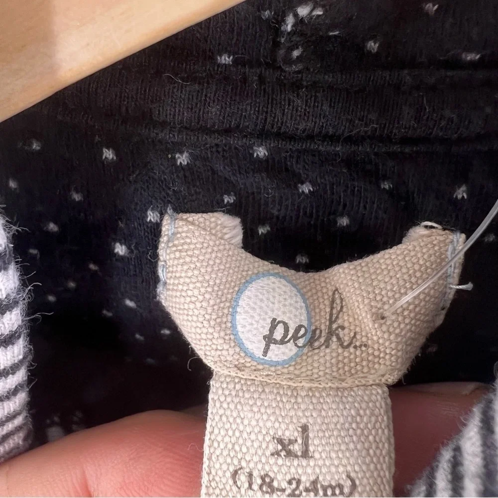 5/$25 Peek black and white Xl 18-24 one piece hoodie - Picture 3 of 4